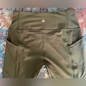 LULULEMON NEW! Size 4 leggings side pocked back zip pocket!